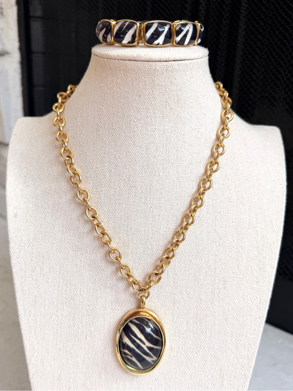 Vintage Joan Rivers Zebra Necklace Bracelet Earrings 3 Pc Set